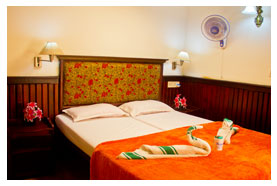 bedroom in house boat